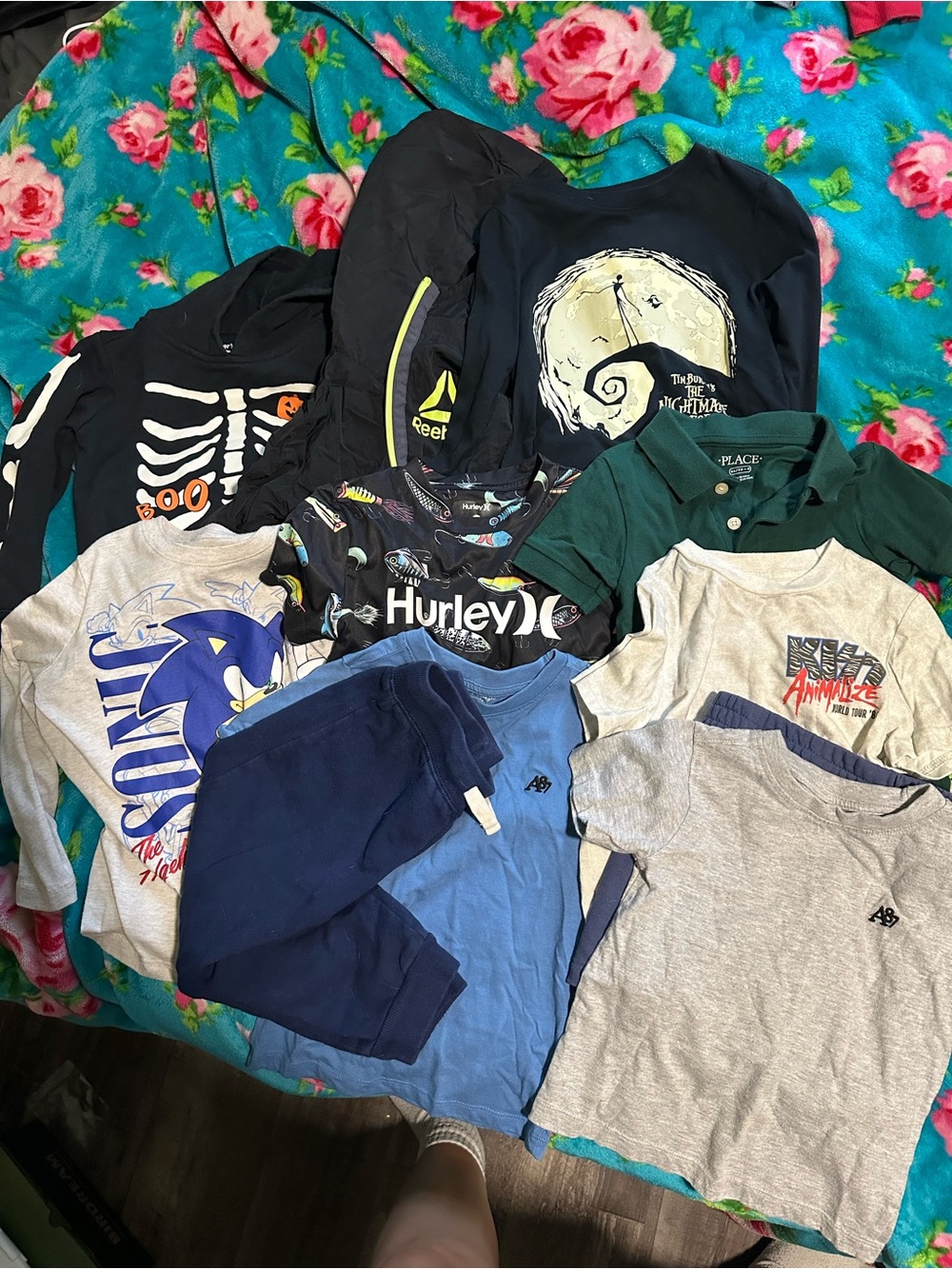 Bundle of kids clothes
